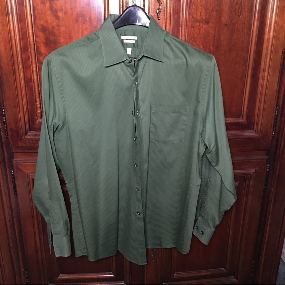 Van Heusen Men’s Forest Green Button up long sleeve shirt Size 17 1/2 34/35